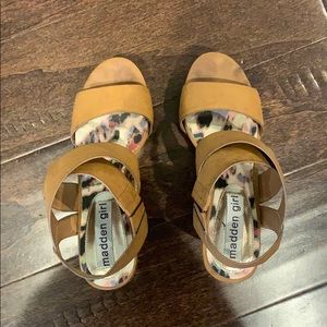 STEVE MADDEN Tan Heels